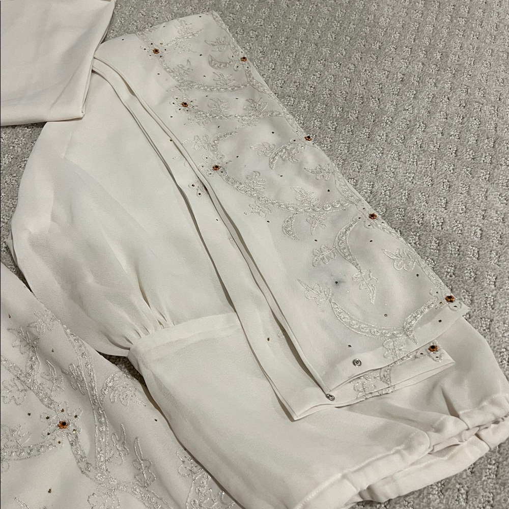 Elegant White/Crean Indian 3 piece - Picture 3 of 5